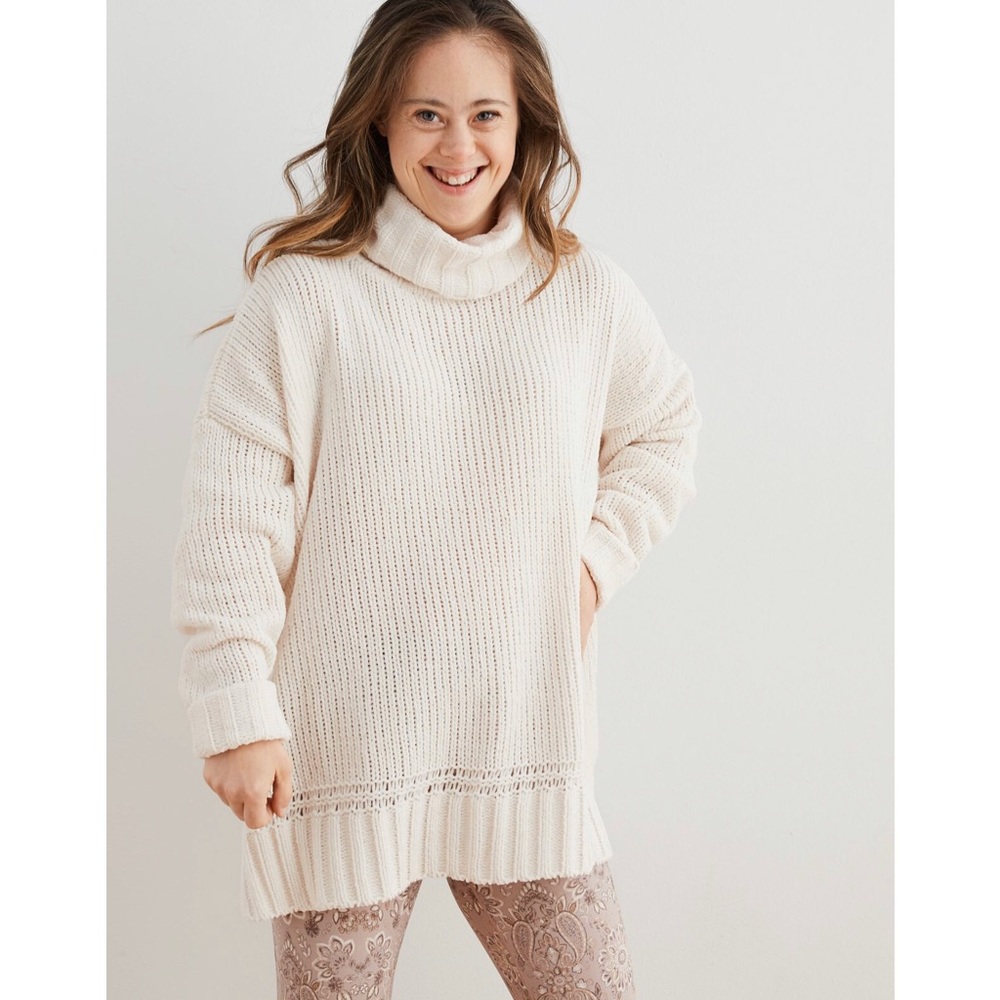 Aerie Oversized Chenille Turtleneck Size L NWT